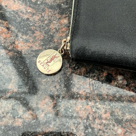 YSL Cosmetics Bag. - Picture 5 of 8